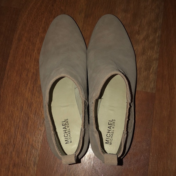 IN BOX Michael Kors Shaw Flat Bootie - Picture 2 of 7